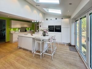 Kitchen Diner- click for photo gallery